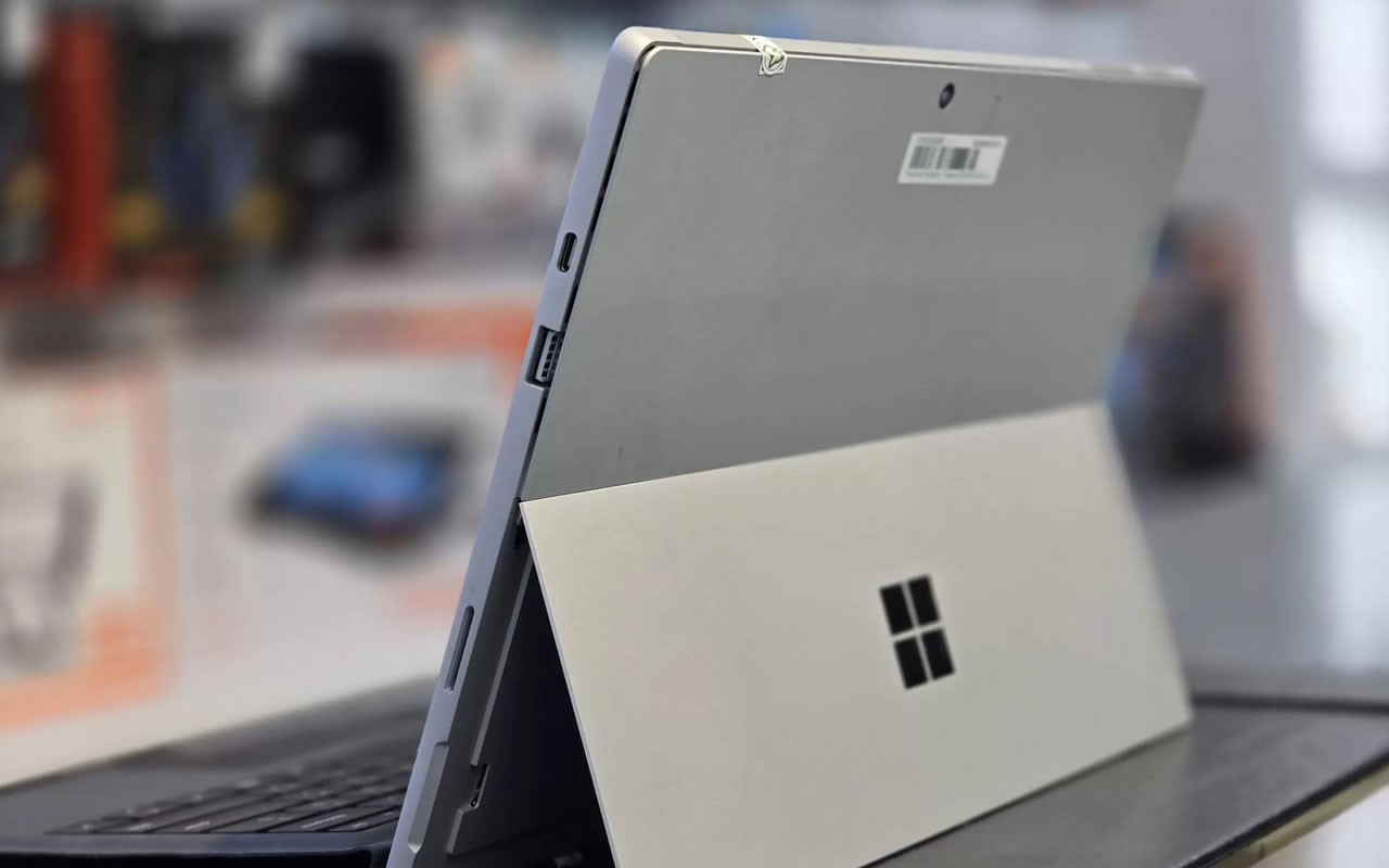 SURFACE استوک
